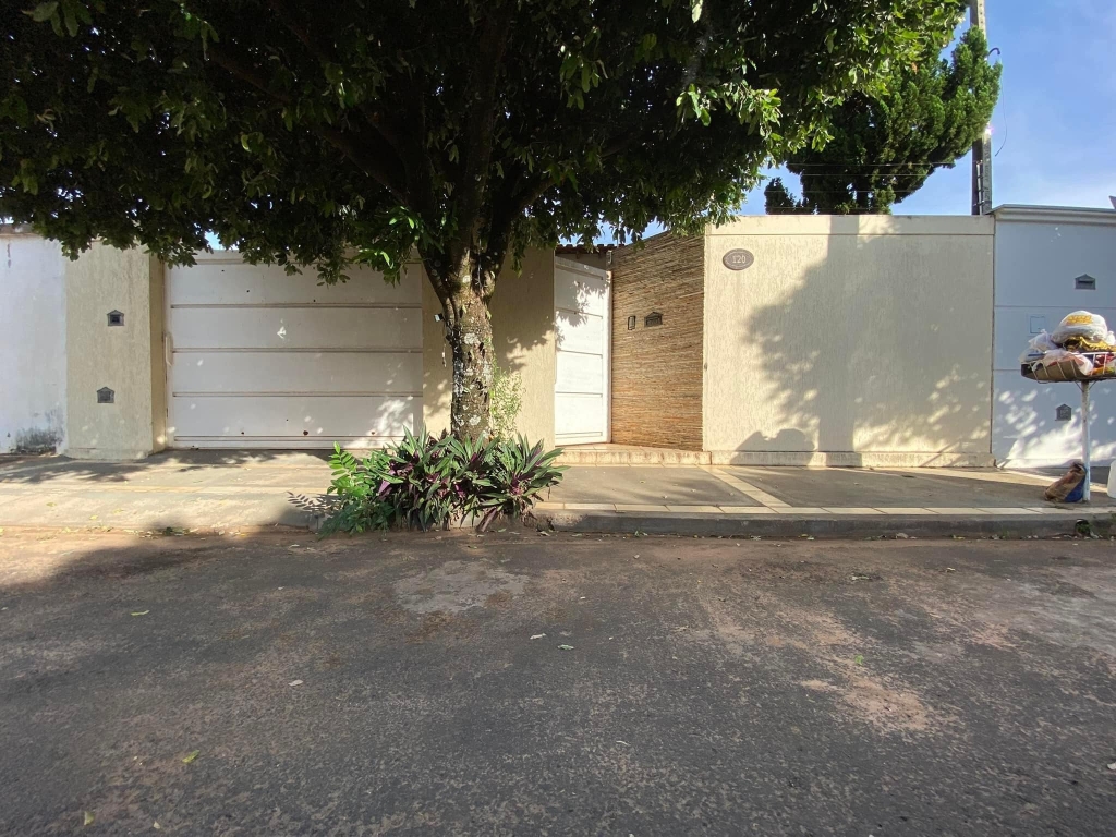 Rua Izidoro Gomes Martines, 120.