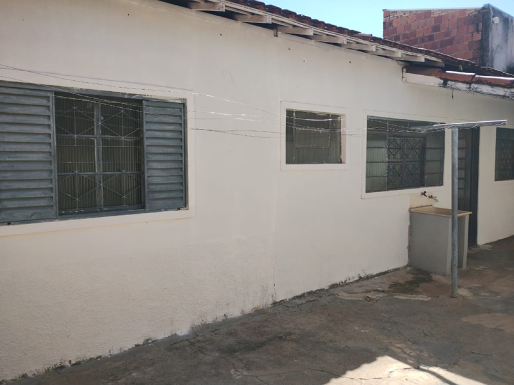 Av. Joaquim Veiga de Araújo, 377 Fds
