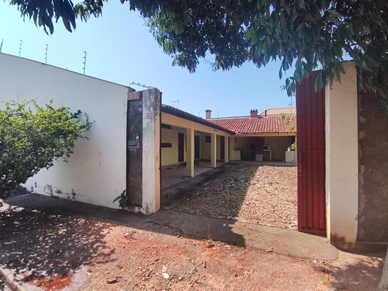 Av. Sabino Silva, 117 