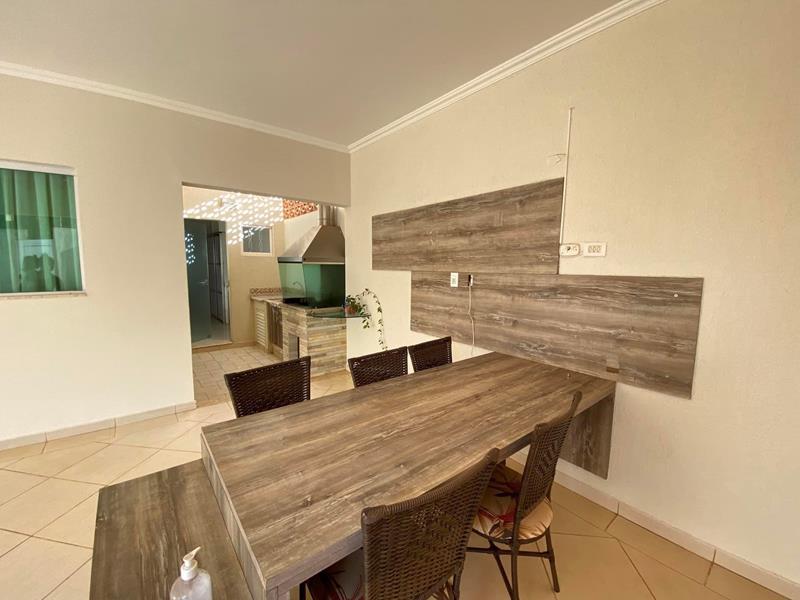 Rua Izidoro Gomes Martines, 120.