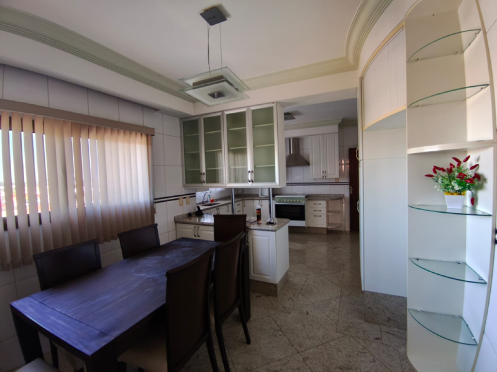 Praça Dr Carlos Sampaio Filho, 45 - Apartamento 51