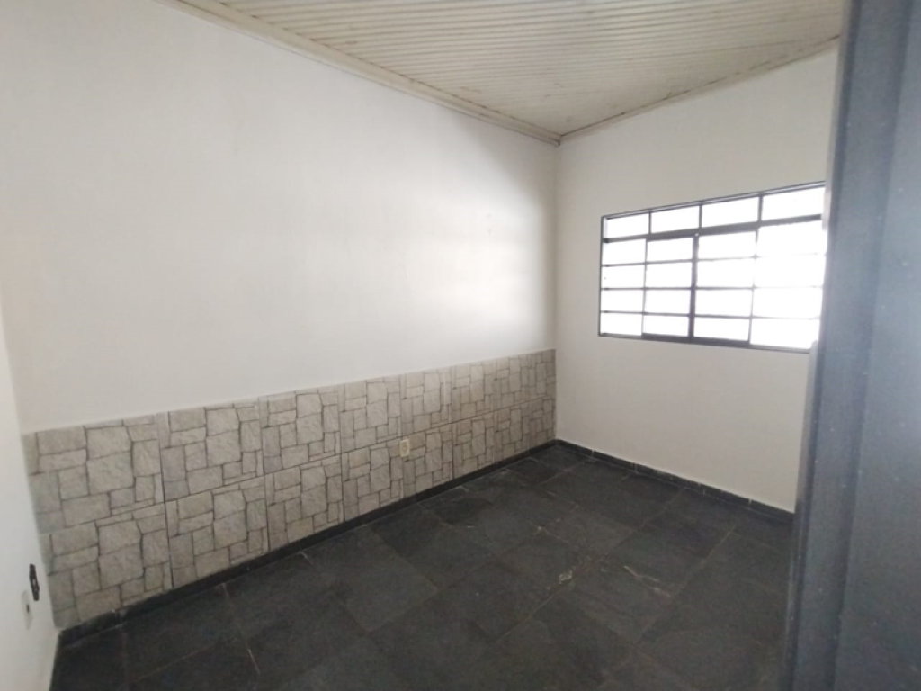 Av. Joaquim Veiga de Araújo, 377 Fds