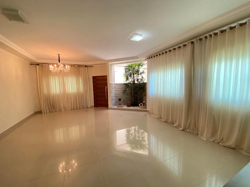 Rua Izidoro Gomes Martines, 120.