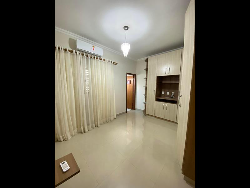 Rua Izidoro Gomes Martines, 120.