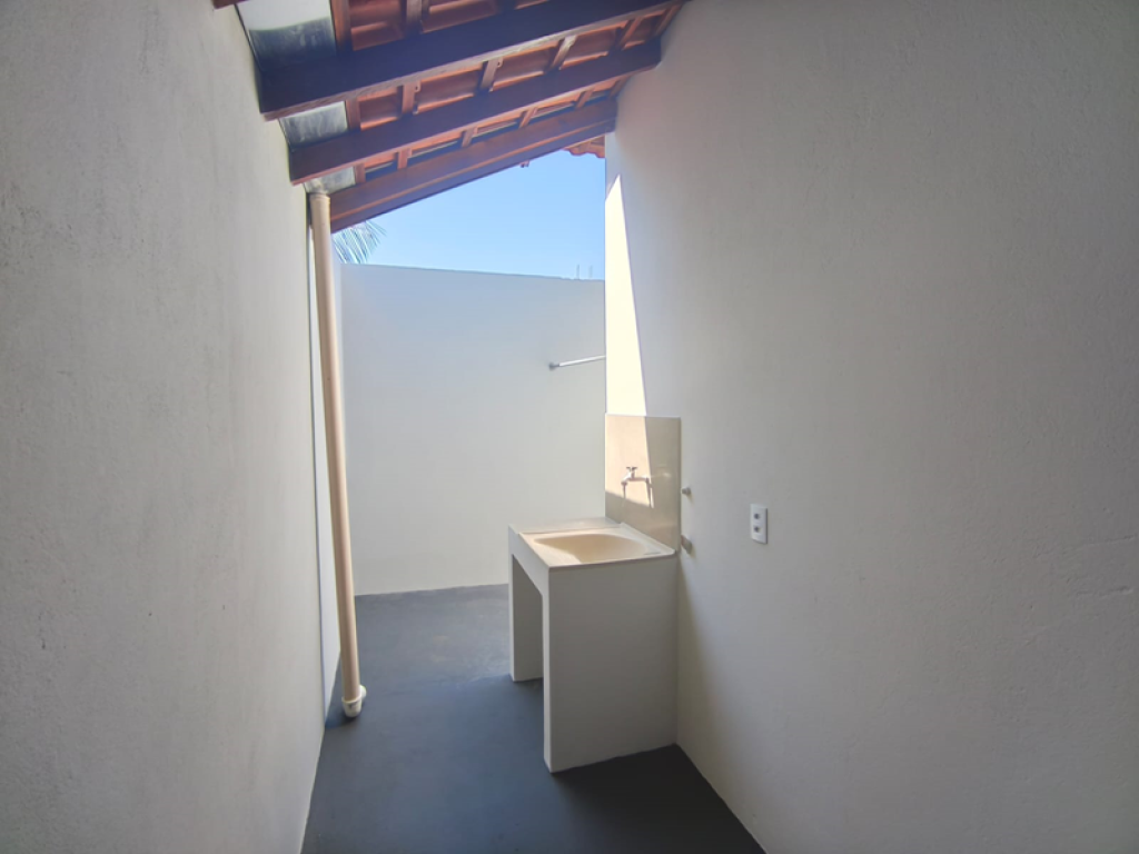 Rua Gabriela Nunes Garcia Azadinho, 64