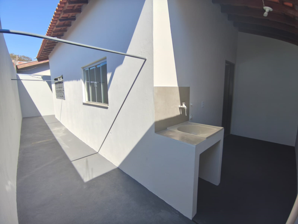 Rua Gabriela Nunes Garcia Azadinho, 64