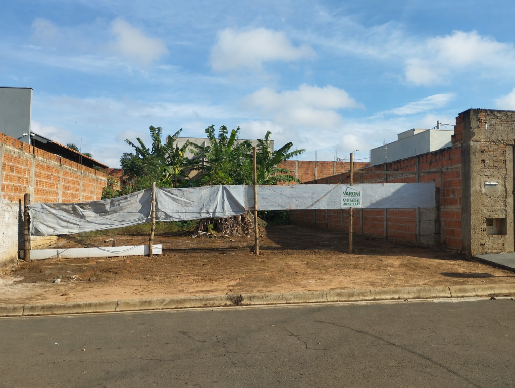 Rua Luiz Mazaia.