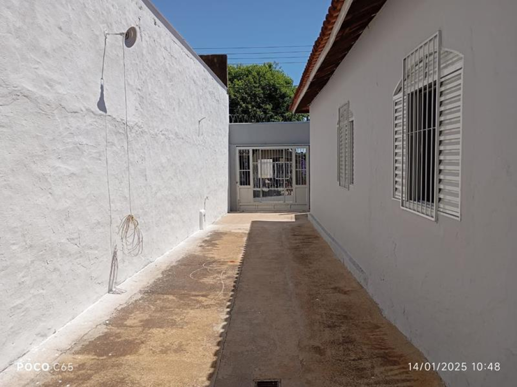 Rua Tiradentes, 784 - fundos 