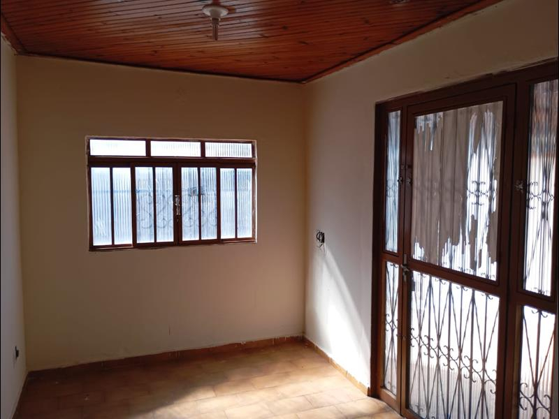 Rua Jeny Teixeira de Souza, 243