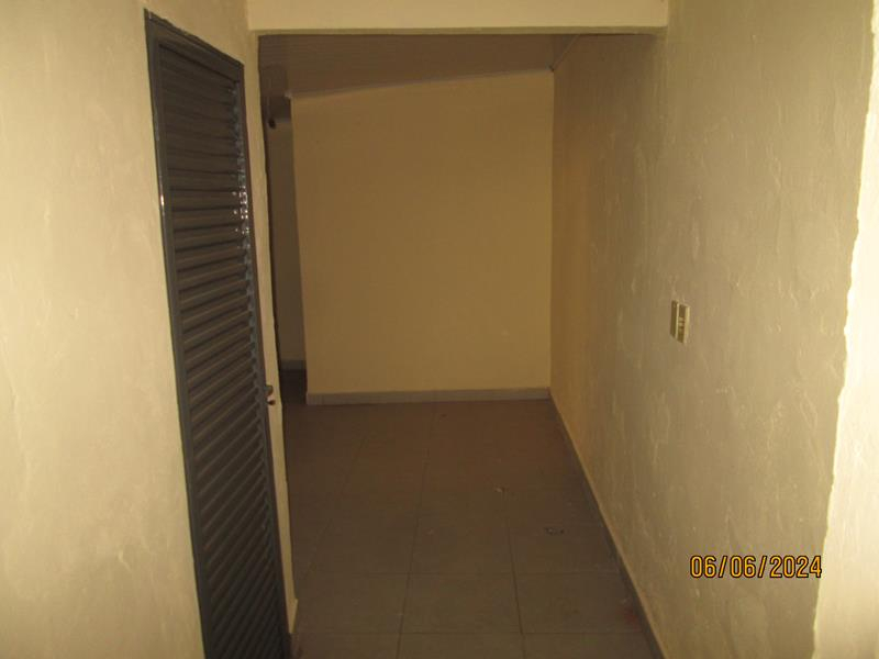 Rua Alberto de Souza Nobre, 1003  frente e fundo