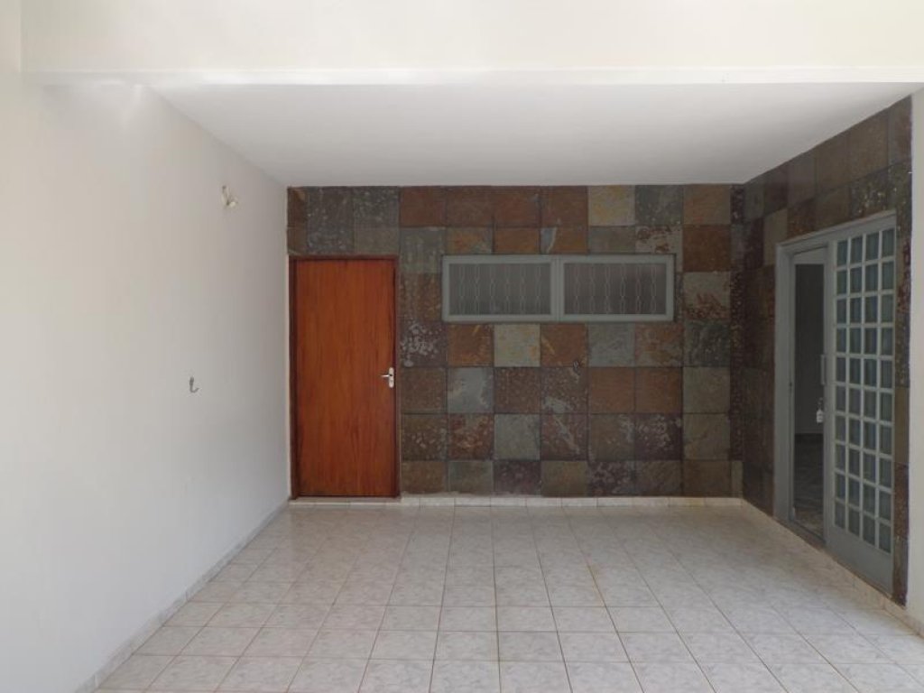 Rua Joaquim V. Padial, 924