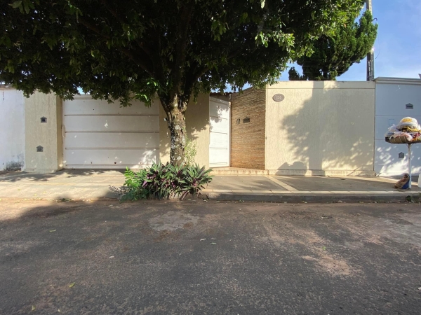 Rua Izidoro Gomes Martines, 120.