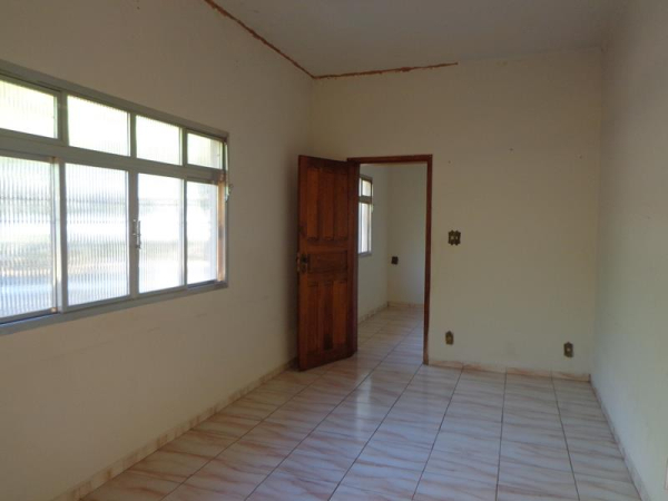 Av. Marginal  Maria Chica, 1241