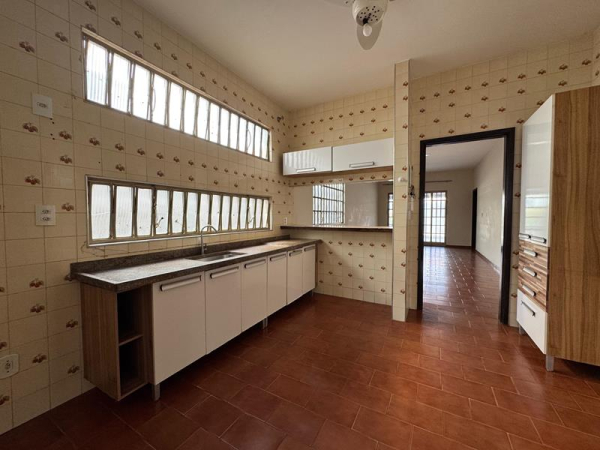 Av. do Estádio, 1123