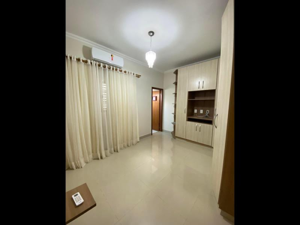 Rua Izidoro Gomes Martines, 120.