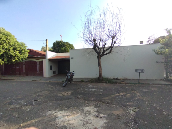 Rua Jesuíno Viana de Camargo, 121 A