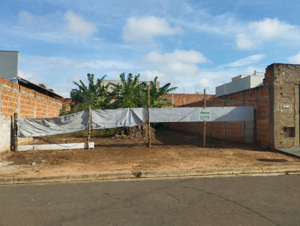 Rua Luiz Mazaia.