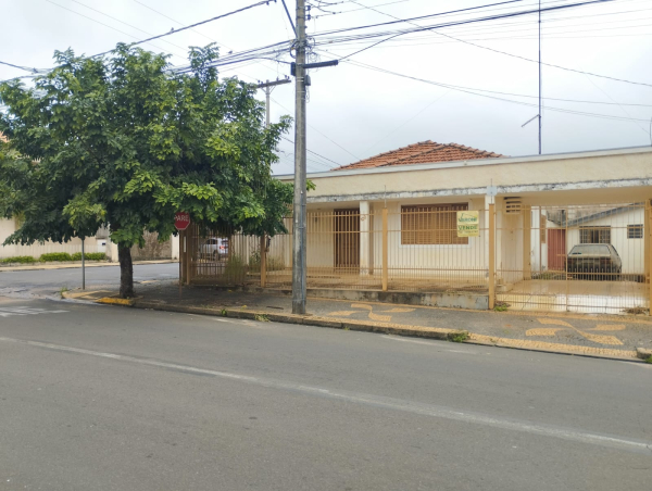 Rua 13 de Maio,  700