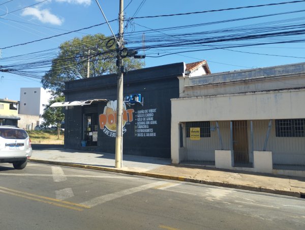 Rua Irmãos Chrisóstomo de Oliveira, 15. 