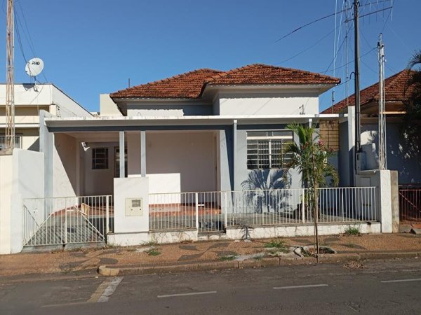 Av.  Cunha Cintra, 1140