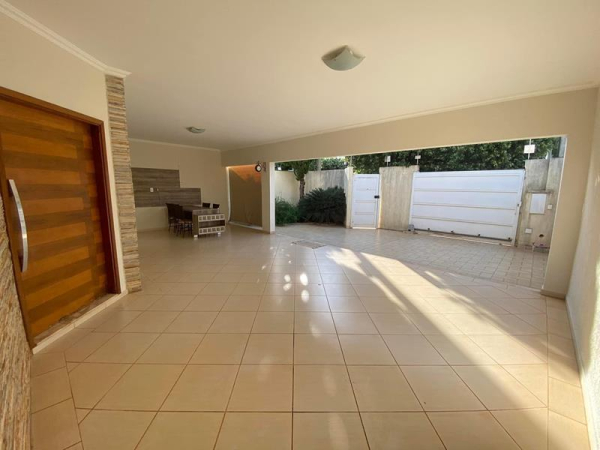Rua Izidoro Gomes Martines, 120.