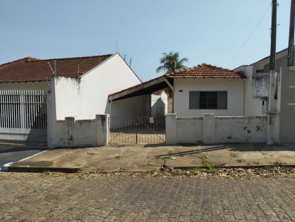 Praça Orentino Martins, 177 e 187