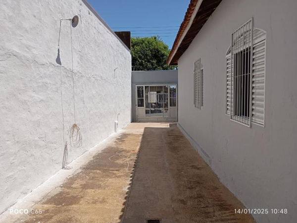 Rua Tiradentes, 784 - fundos 