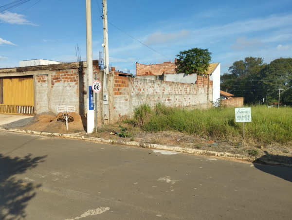 Rua Jazon Nicolau de Almeida.