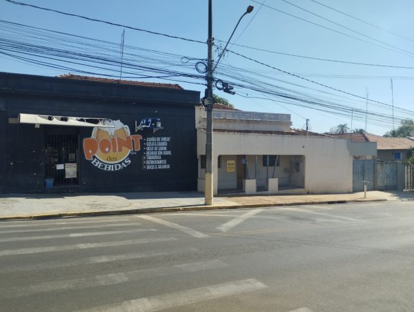 Rua Irmãos Chrisóstomo de Oliveira, 15. 