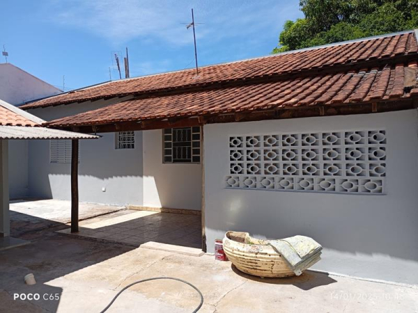 Rua Tiradentes, 784 - fundos 