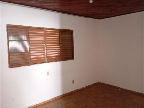 Rua Jeny Teixeira de Souza, 243