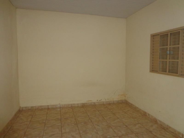 Av. Santa Casa, 1028 Fundos