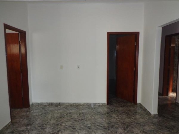 Rua Joaquim V. Padial, 924
