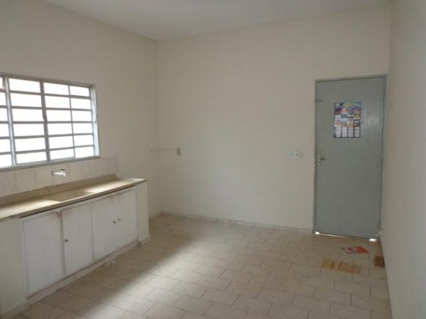 Rua Duarte Ferreira Canha 272