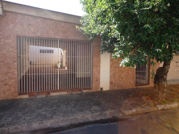 Av. Cunha Cintra 130