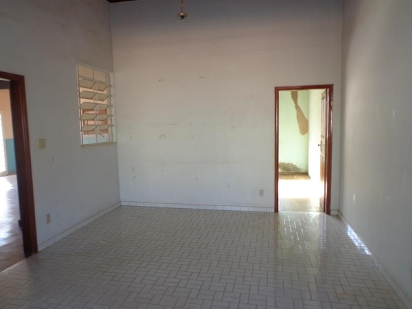 Av. Cunha Cintra 130