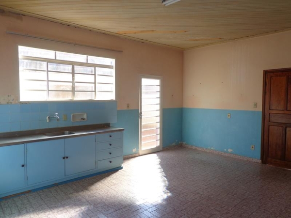 Av. Cunha Cintra 130